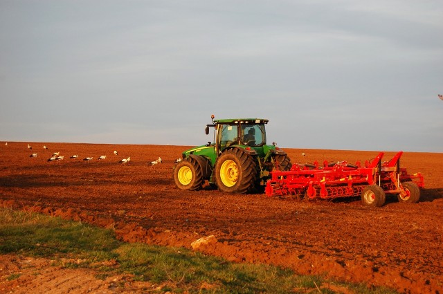 tractor-3620786_1280